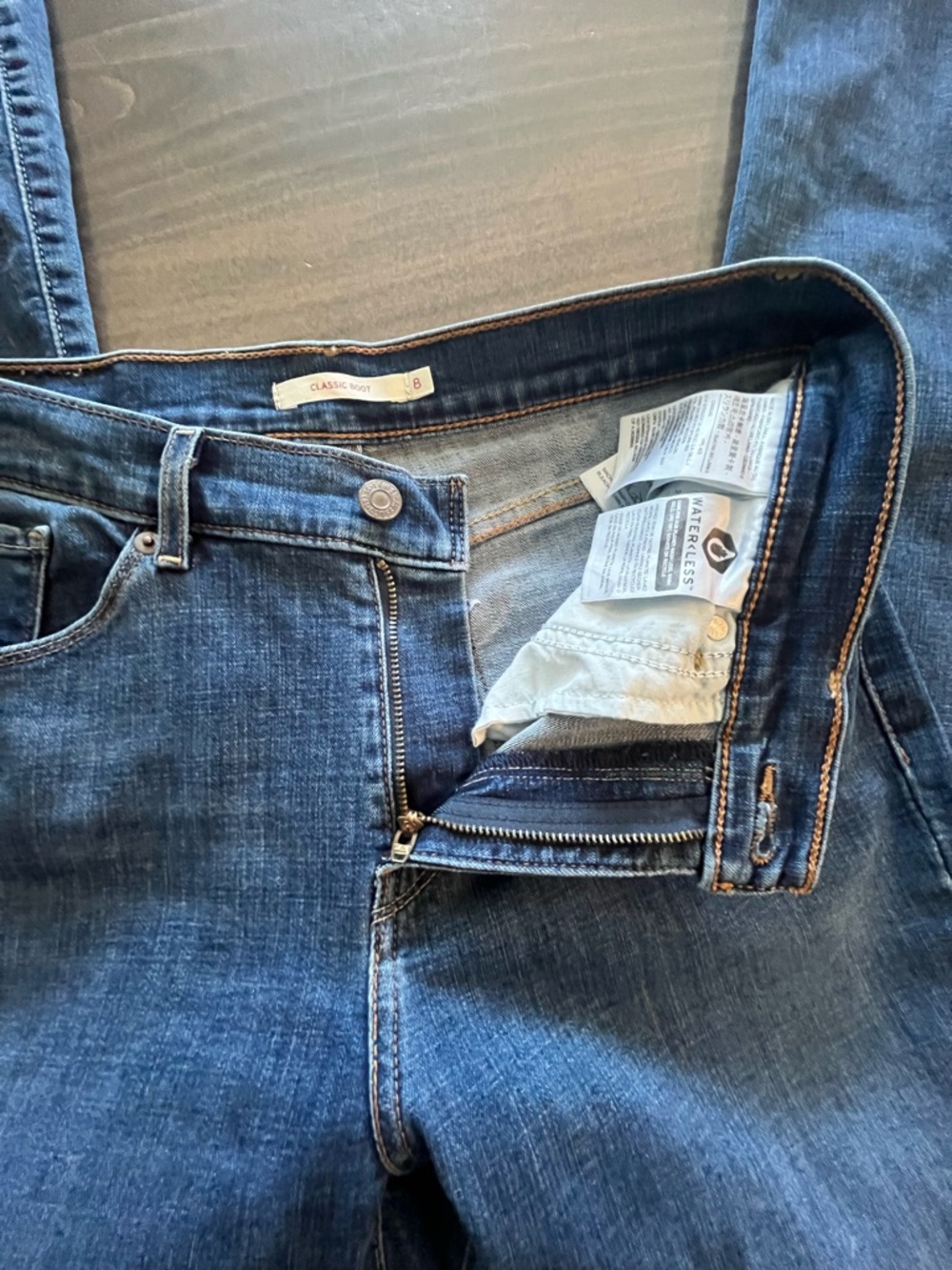 Women’s Levi’s Classic Boot Jeans Size 8  28” length - Picture 6 of 8